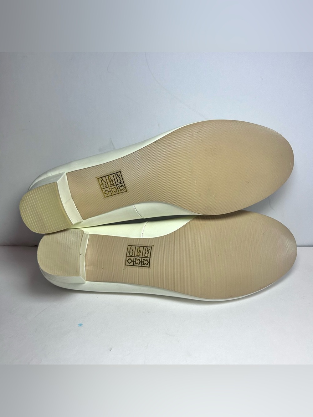 Brooks Brothers Fleece Ivory Patent Leather Block Heels Women’s 6B - Picture 8 of 10
